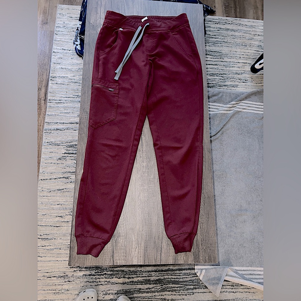 FIGS XS Burgundy Zamora Joggers/Pants (regular length)